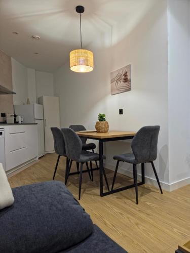 apartamentos picasso by gaiarooms