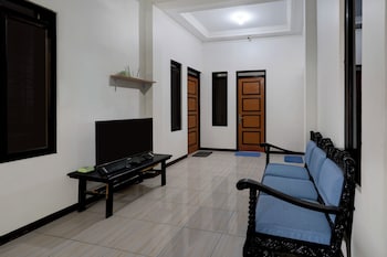 hotel o 94843 syariah hj lilis sukabumi