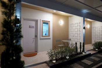 The Cozy Haus Airport,,2 star