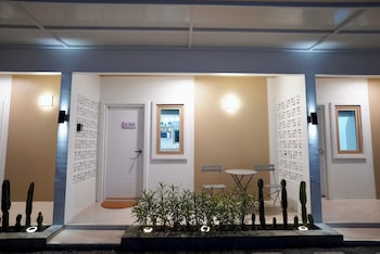 The Cozy Haus Airport,,2 star