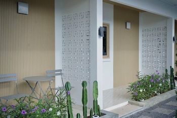 the cozy haus airport