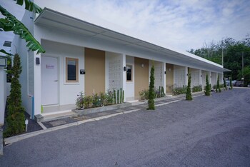 the cozy haus airport