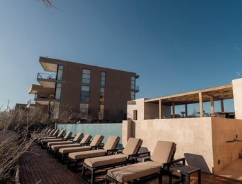 Punta Peninsula,,2 star