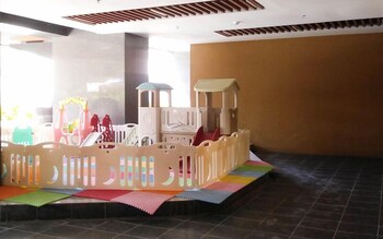 1Br Near Mall At Grand Sungkono Lagoon Apartment,,2 star