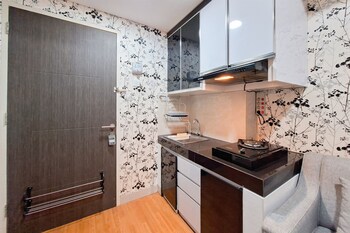 2br near cisauk station at serpong garden apartment