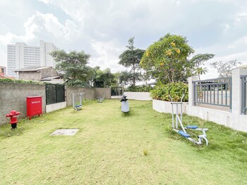 Studio Apartment Jkt Living Star Near Citimall Cimanggis,,2 star