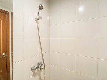 Trendy 1Br Apartment At Vittoria Residence,,2 star