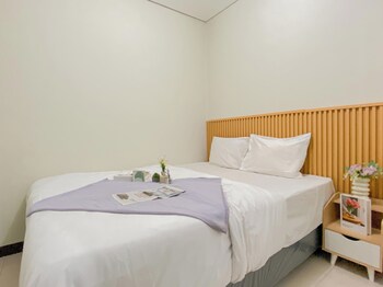 basic style and homey 2br at apartment nifarro park