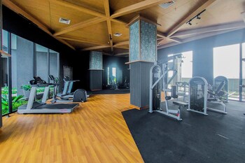modern look studio room at collins boulevard apartment