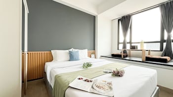 modern look studio room at collins boulevard apartment