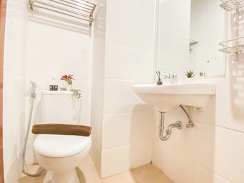 contemporary 1br apartment at vittoria residence