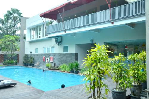 grand cakra hotel