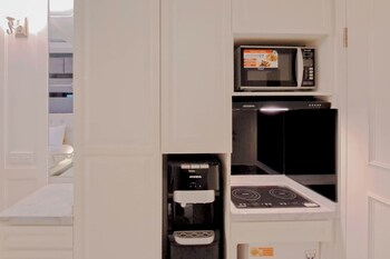 warm studio apartment at art deco
