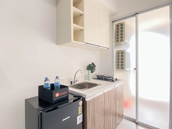 convenient 1br apartment at vittoria residence