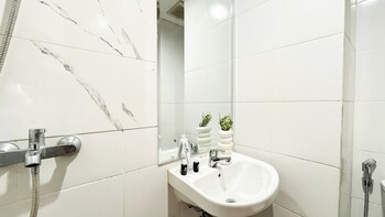 simply look 1br at vittoria residence apartment