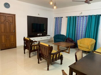 Casa Nadella,,2 star