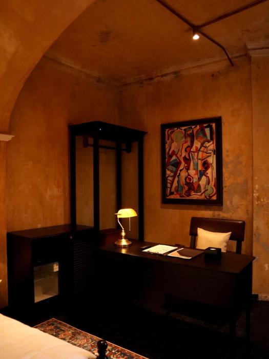 demo inn and ine poetic studio stay