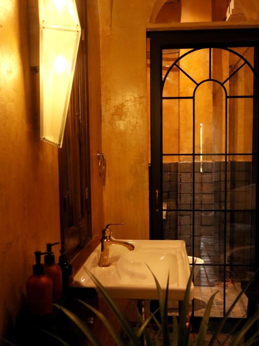 demo inn and ine poetic studio stay