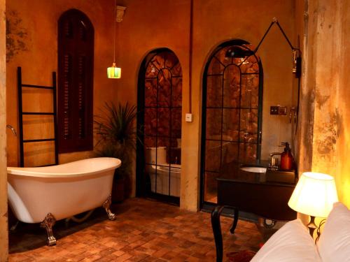 demo inn and ine poetic studio stay