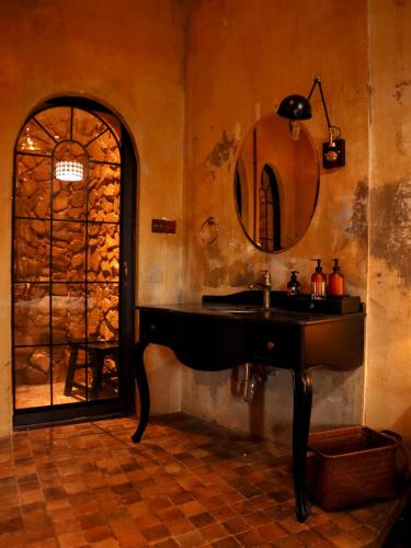 demo inn and ine poetic studio stay