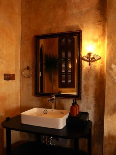 demo inn and ine poetic studio stay