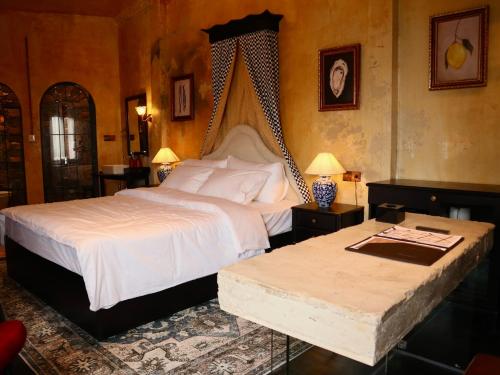 demo inn and ine poetic studio stay