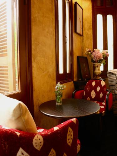 demo inn and ine poetic studio stay