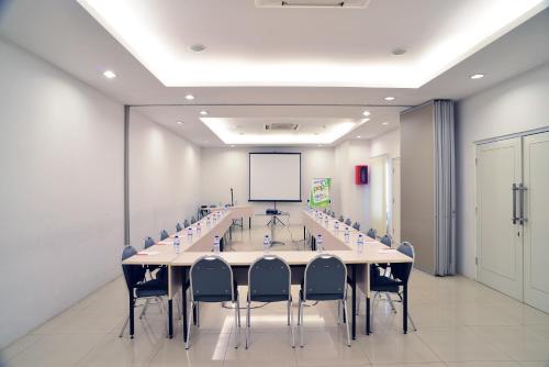 pop hotel tebet jakarta