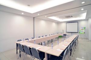 pop hotel tebet jakarta