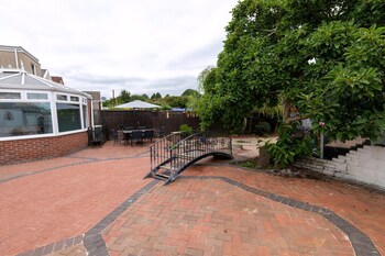 the family nest swansea 4 bedroom retreat