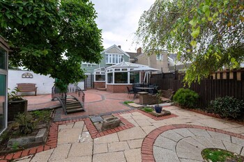 the family nest swansea 4 bedroom retreat