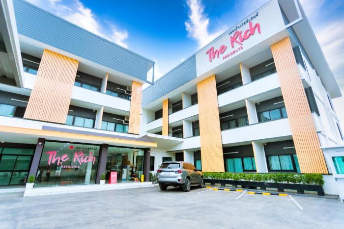 the rich hotel
