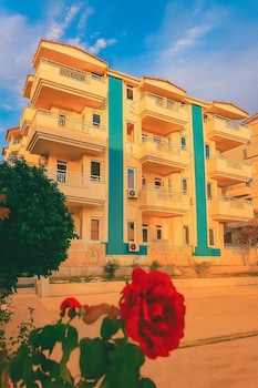 golden daisy hotel side
