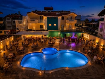 golden daisy hotel side