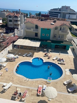 golden daisy hotel side