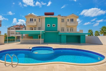 golden daisy hotel side