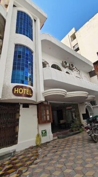 new sandhya guest house
