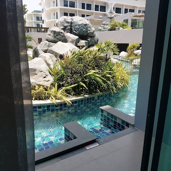 utopia loft aparthotel by sabai sands