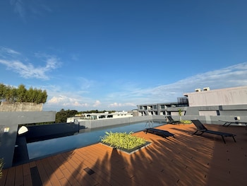 utopia loft aparthotel by sabai sands