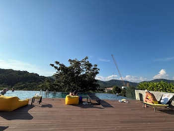 utopia loft aparthotel by sabai sands
