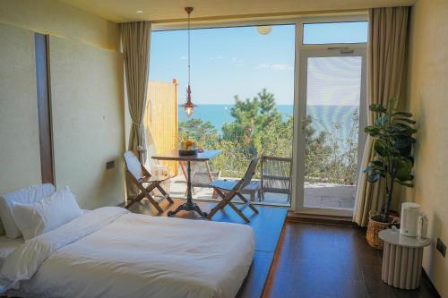 qingdao momer cliff ocean view villas