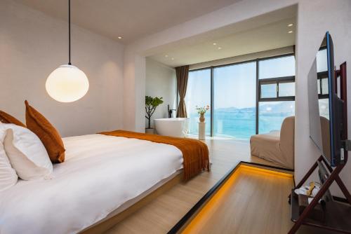 qingdao momer cliff ocean view villas