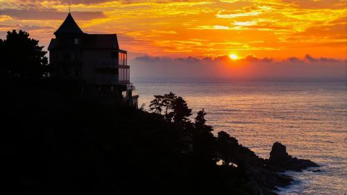 qingdao momer cliff ocean view villas
