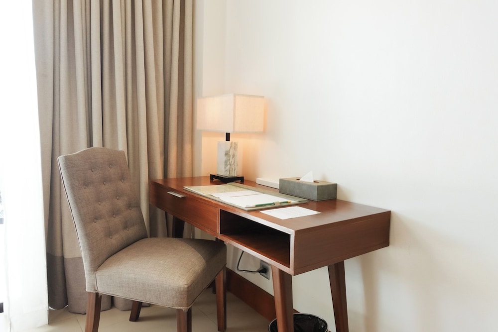 the tropics at macarthur park resort and convention center