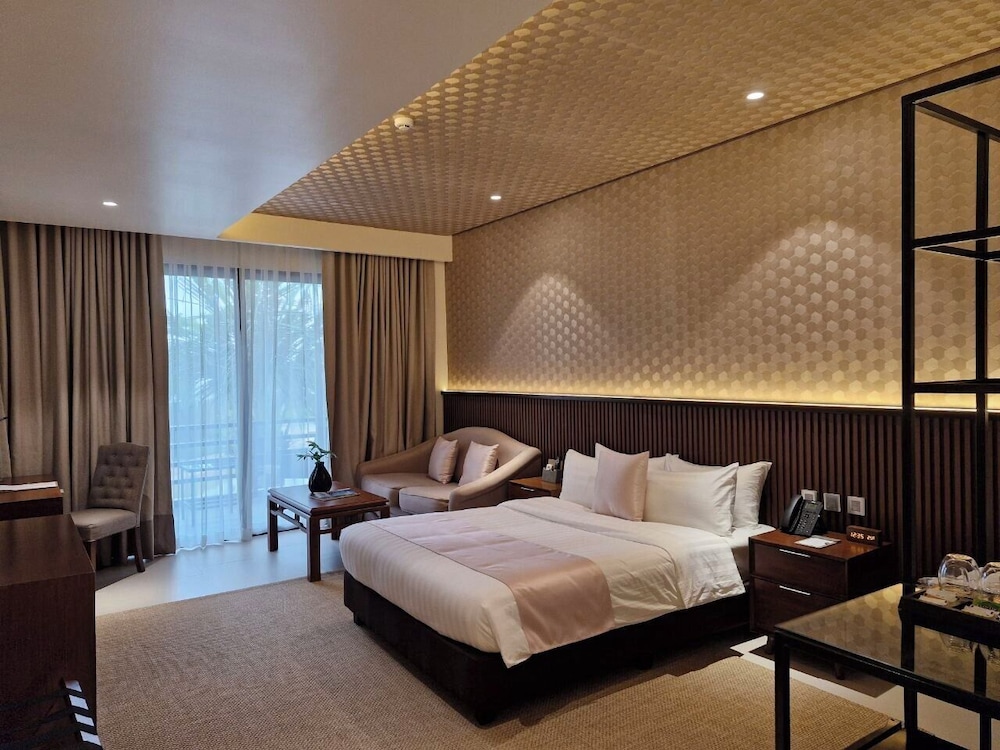 the tropics at macarthur park resort and convention center