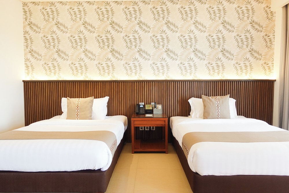 the tropics at macarthur park resort and convention center