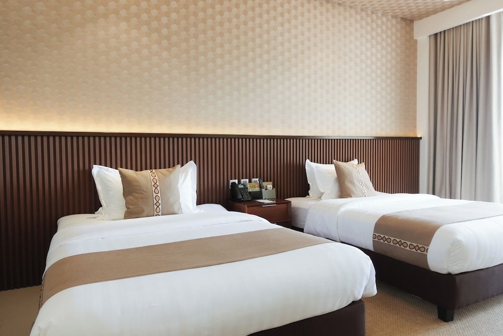 the tropics at macarthur park resort and convention center