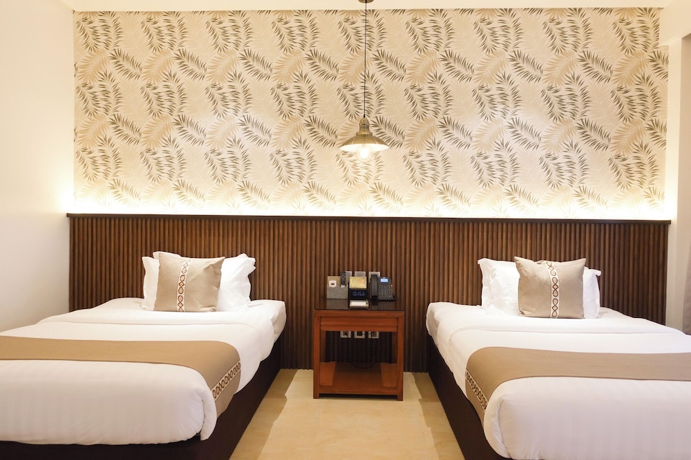 the tropics at macarthur park resort and convention center
