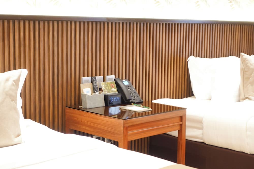 the tropics at macarthur park resort and convention center