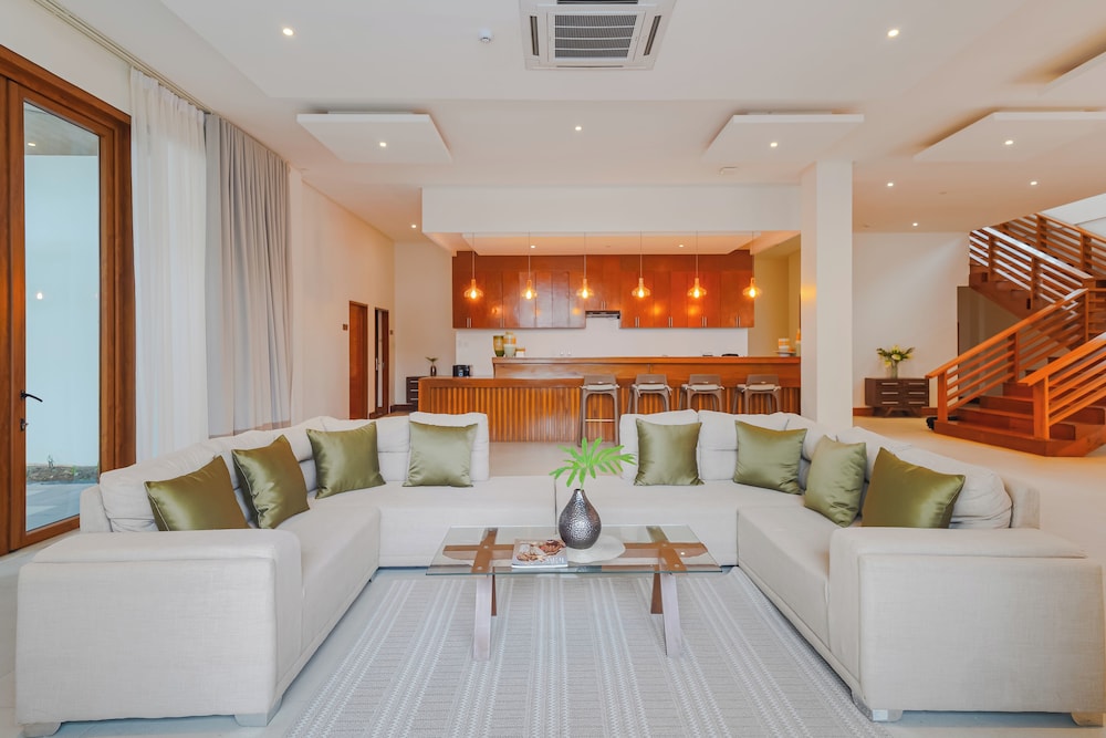 the tropics at macarthur park resort and convention center